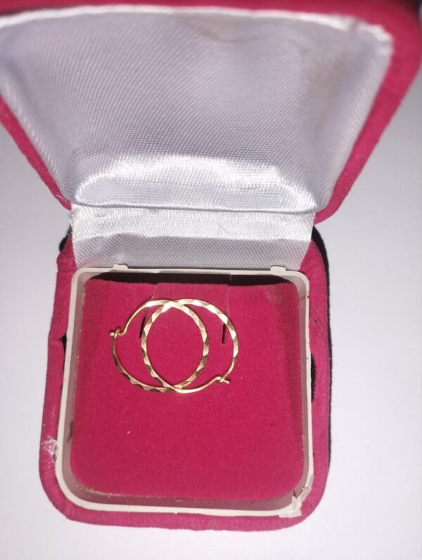 22ct. Hallmark gold bali.