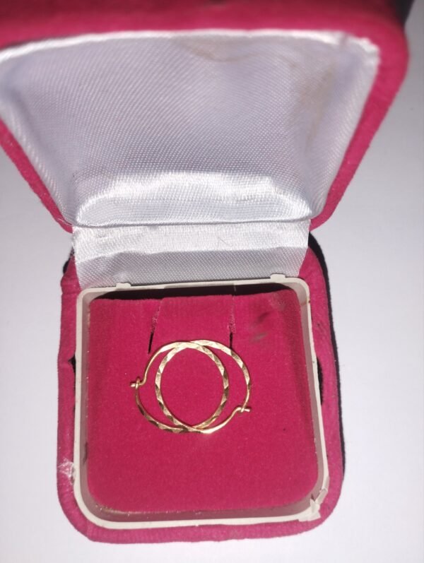 22ct. Hallmark gold bali.